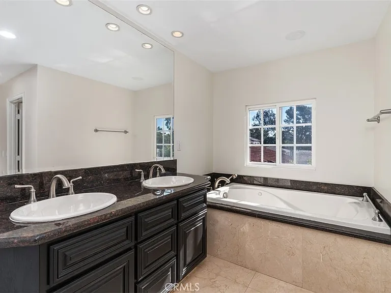 2 Meadowsweet Way — Photo 18