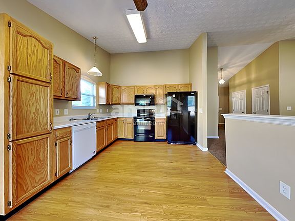 3rd image of 1169 Poplar Hill Dr