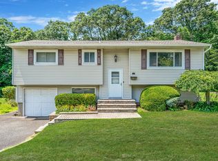 16 Wenmore Rd, Commack, NY 11725