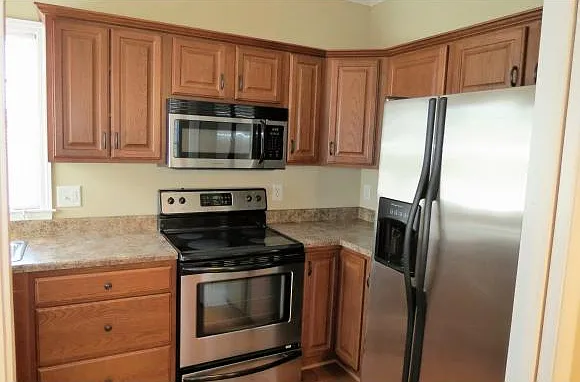 10 Charleston Ct — Photo 2