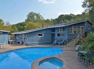 104 Hidden Meadow Rd, Apple Valley, MN 55124