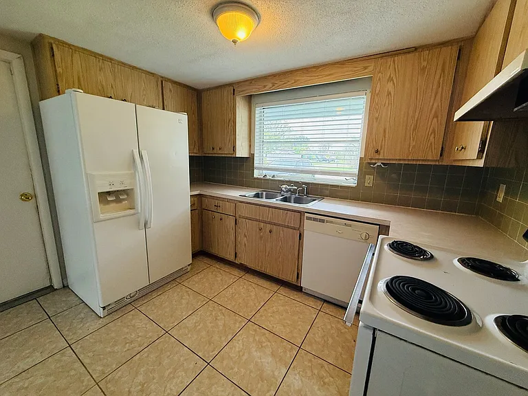 7910 Lilac Dr — Photo 13