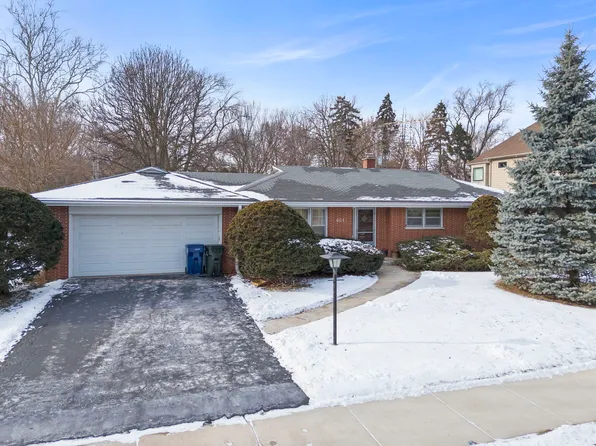 661 Willow Rd, Naperville, IL 60540