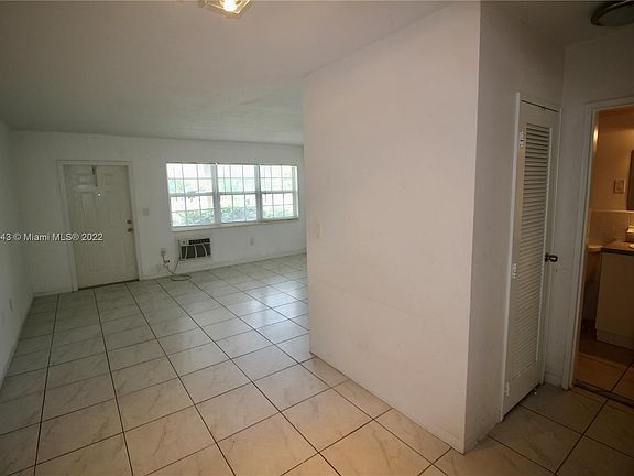 4th image of 1450 NE 171st St APT 105B
