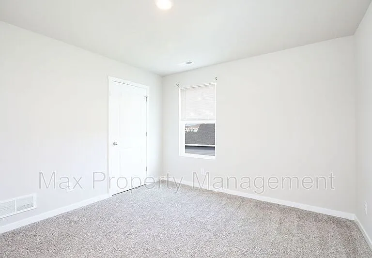 2302 SW 23rd St — Photo 7