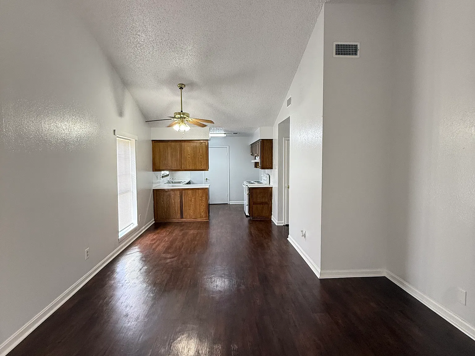 2 bed, 1020 sqft, $1,025 — Photo 4