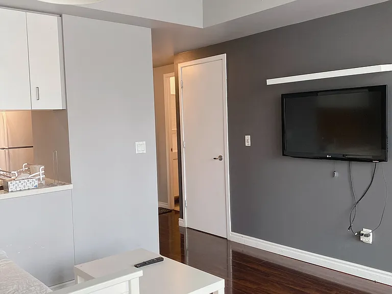 285 Mutual St #705 — Photo 2