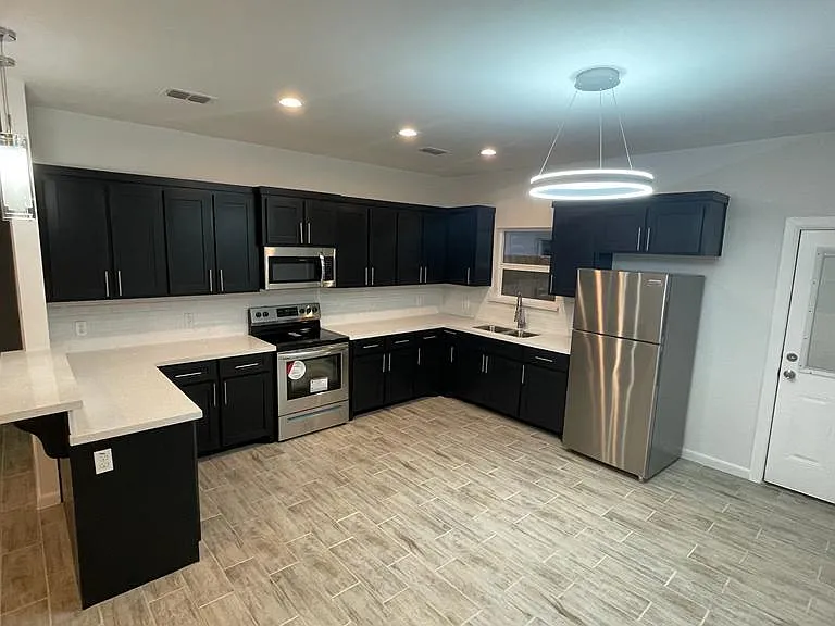 3 bedroom 2 bath unit with all new kitchen appliances and modern fixtures