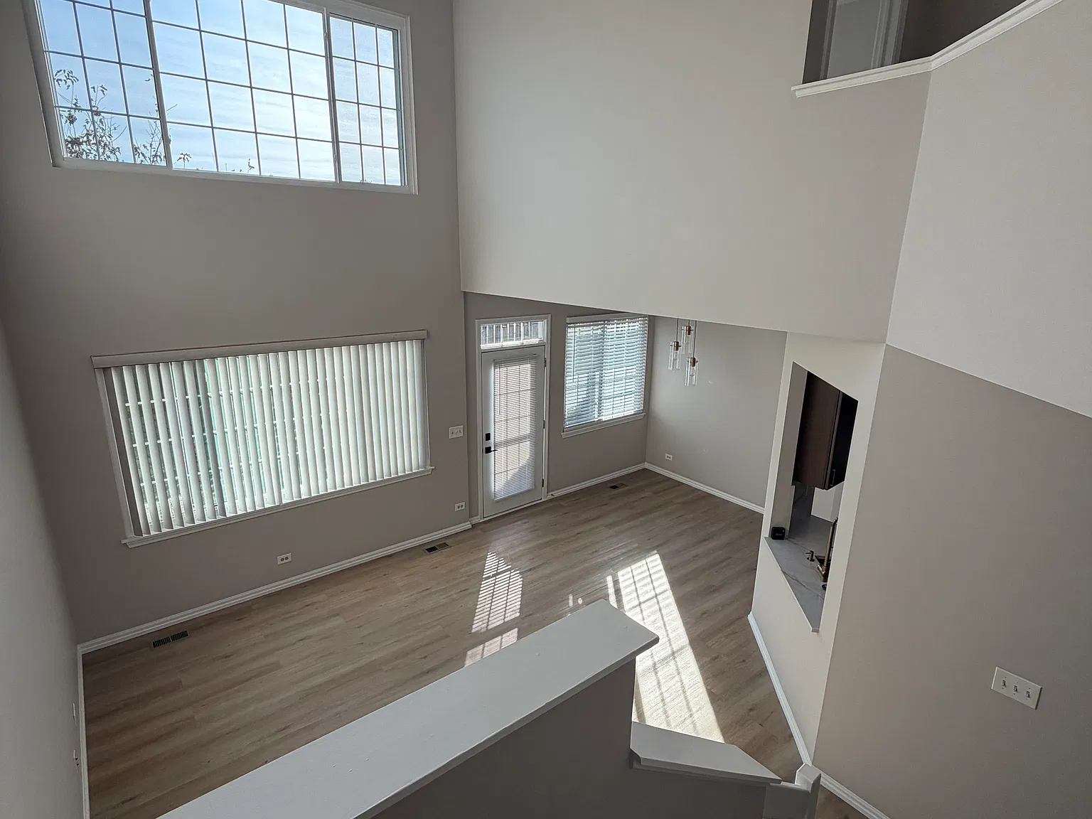 3 bed, 2.5 bath, 1527 sqft, $3,000 — Photo 3