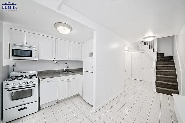 Rented by Domus Realty | media 8