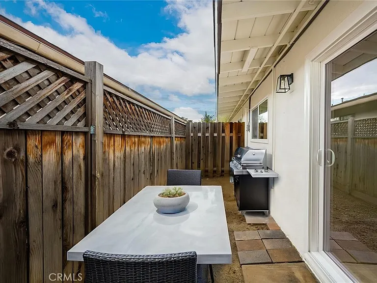 780 N Shattuck Pl — Photo 27