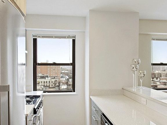 4th image of 2400 Webb Ave #001