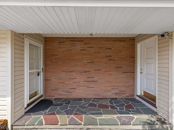 3rd image of 23 Sterling St