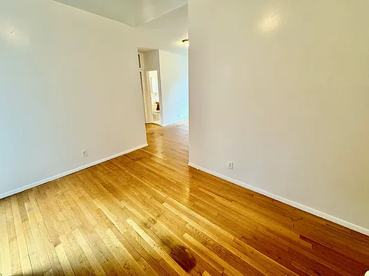 Rented by GreenVill Real Estate LLC | media 12