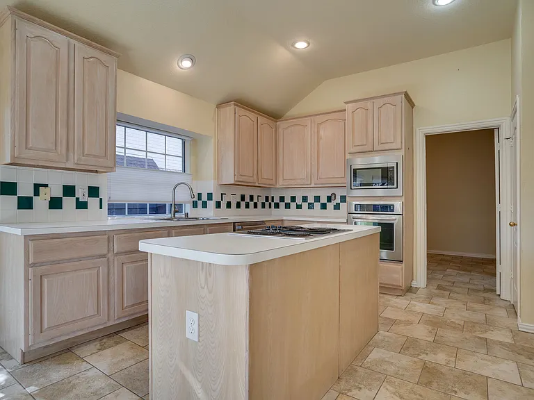 2724 Lakehollow Ln — Photo 6
