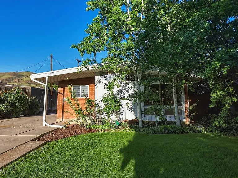 502 N Main St — Photo 27