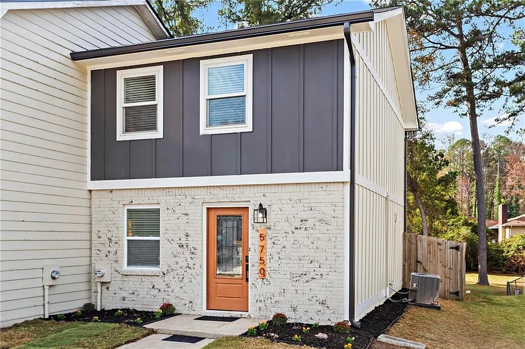 2 bed, 1.5 bath, 1165 sqft, $3,200 — Photo 2