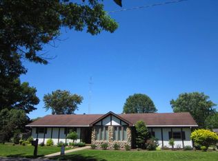 503 April Ave, Carmi, IL 62821