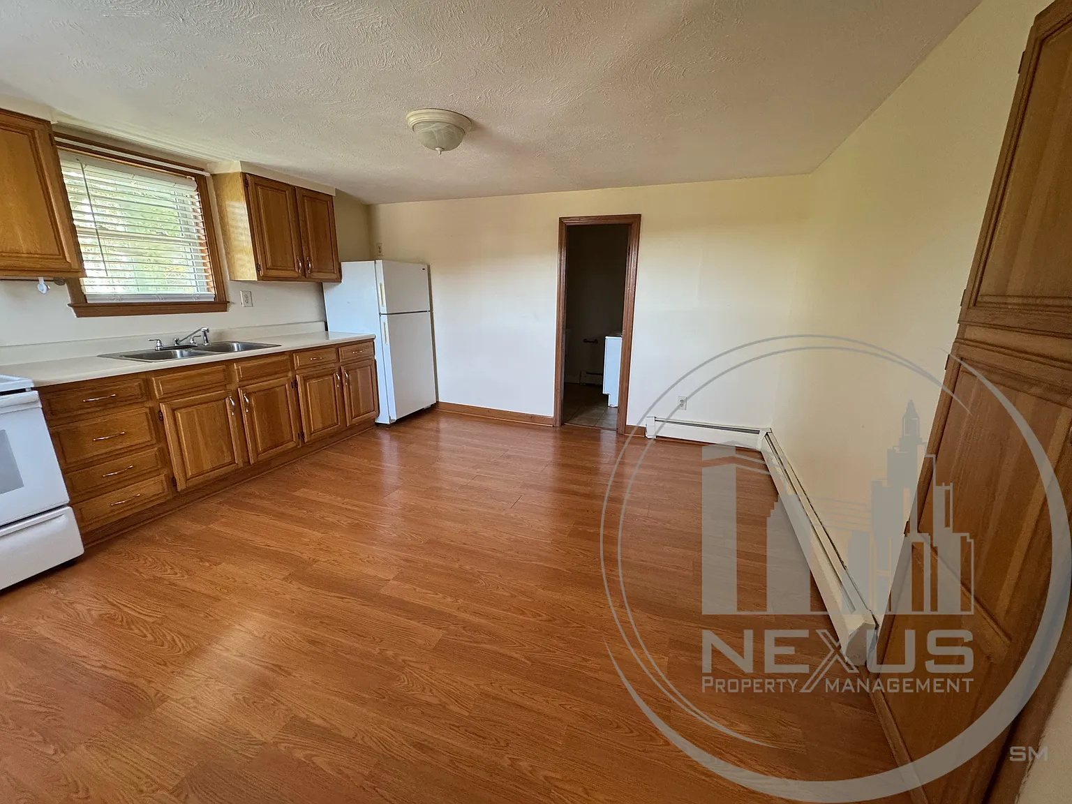 3 bed, 1050 sqft, $1,700 — Photo 3