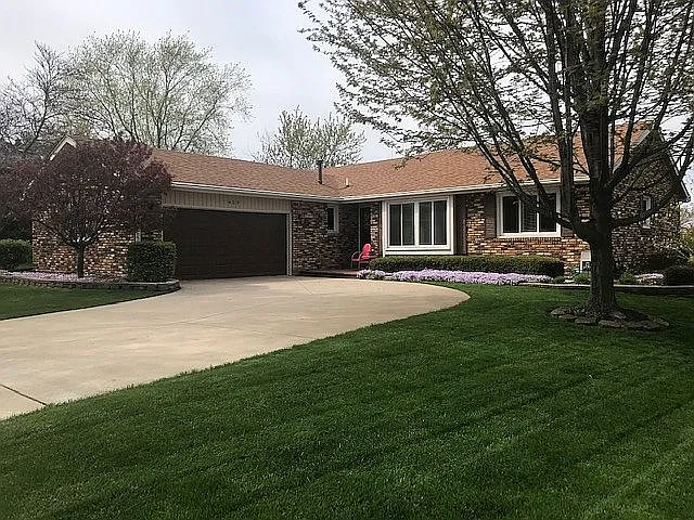 659 Woodstock Ln photo 1