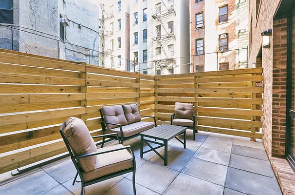 Rented by REZI | media 43