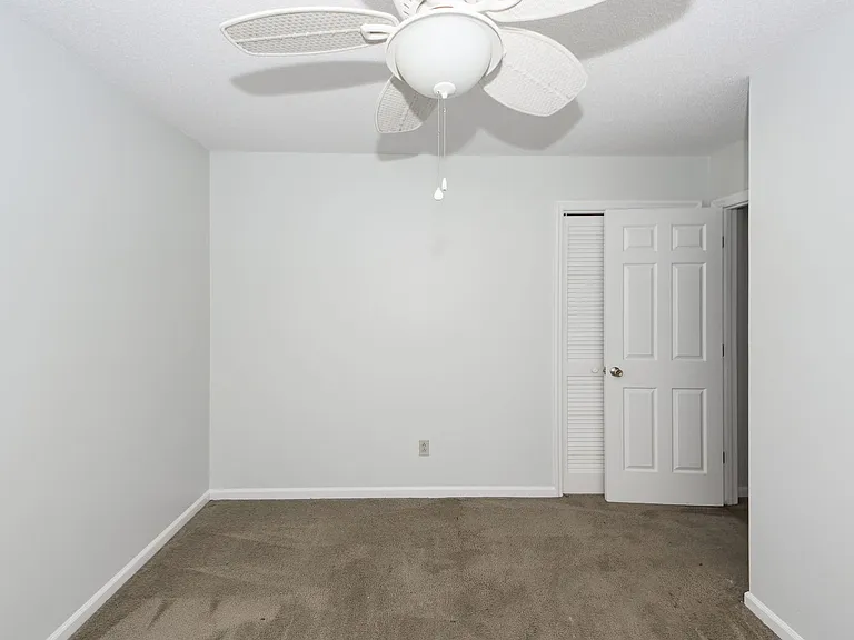 305 Chessington Cir — Photo 28