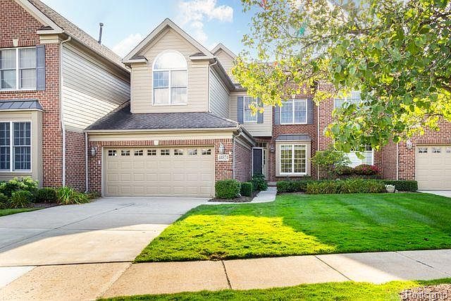 1st image of 44824 Broadmoor Cir S