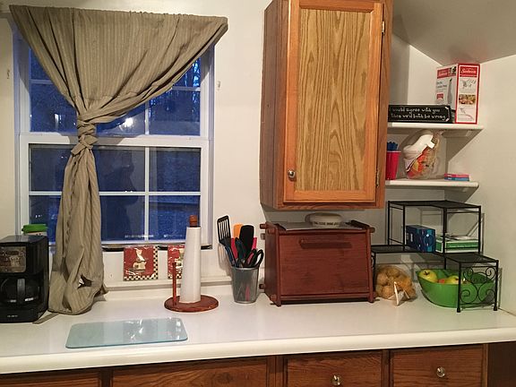 4th image of 216 Ward Ave