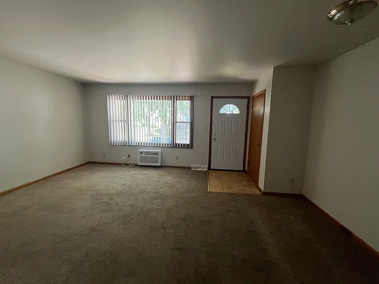 8142 W Howard Ave — Photo 5