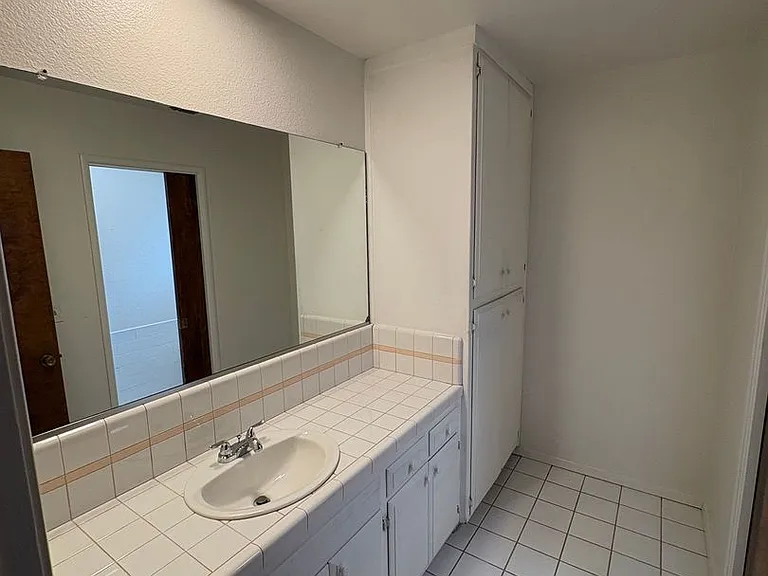 2232 E Paradise Ave — Photo 17