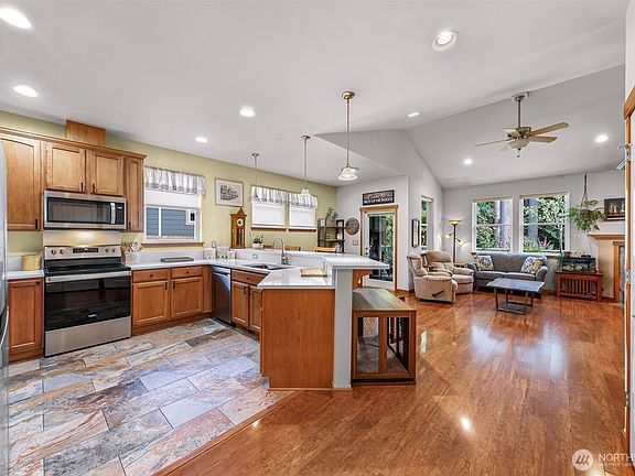 4th image of 1759 Grand Avenue