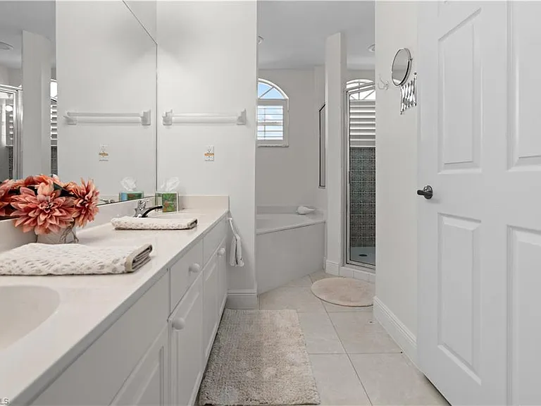 800 L Ambiance Cir #106 — Photo 12
