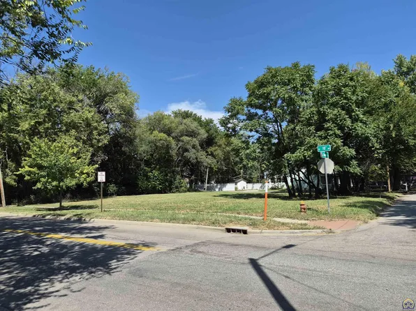 908 SE 10th Ave, Topeka, KS 66607