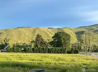 3765 Iroquois Ln, Wenatchee, WA 98801