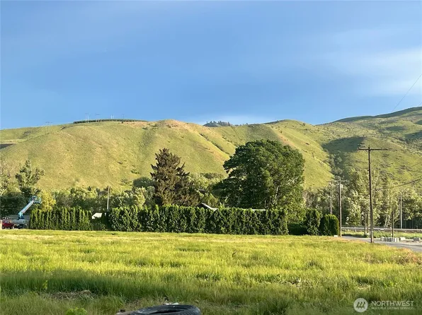 3765 Iroquois Lane, Wenatchee, WA 98801