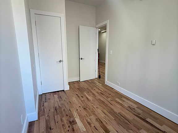 4th image of 735 Rogers Ave #3R