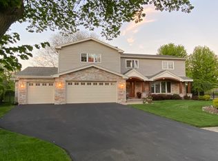 811 N Newberry Ln, Mount Prospect, IL
