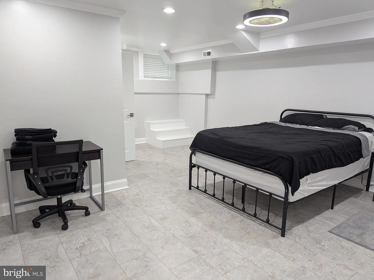 1 bed, 1.0 bath, 4663 sqft, $1,300 — Photo 2