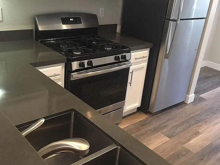 2x2.5 / 1325 sf - Kitchen