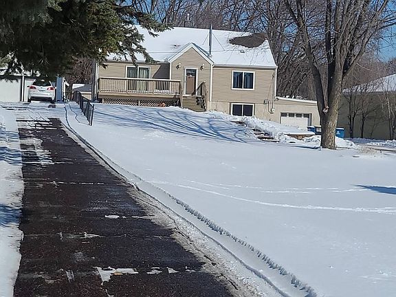 3rd image of 469 Little Canada Rd E