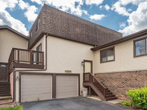 29W425 Thornwood Ln, Warrenville, IL 60555