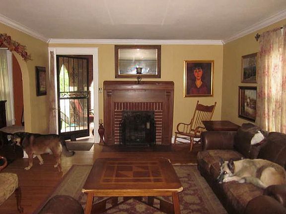 living room w/gas fireplace