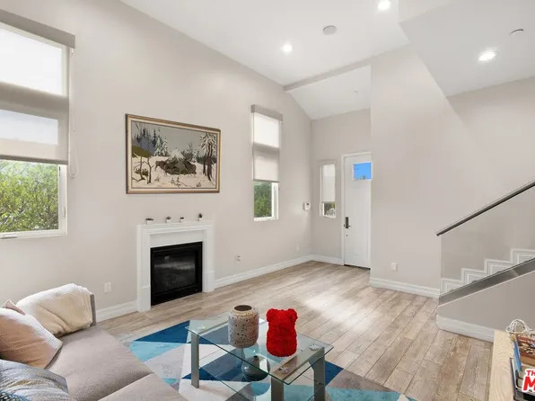 11953 Riverside Dr, Valley Village, CA 91607