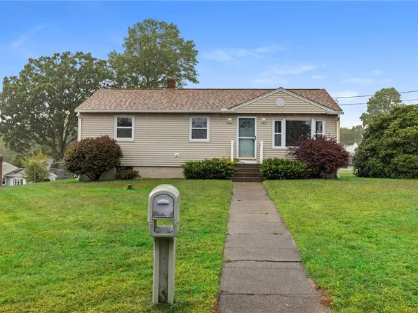 53 Fairgreen Dr, West Warwick, RI 02893