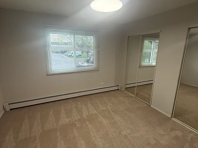 9S220 Lake Dr — Photo 4