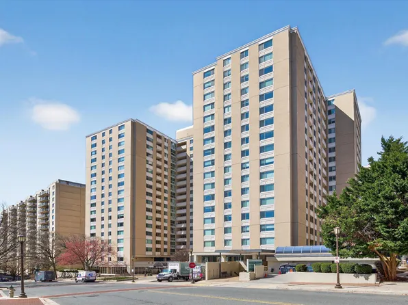 4601 N Park Ave APT 214P, Chevy Chase, MD 20815