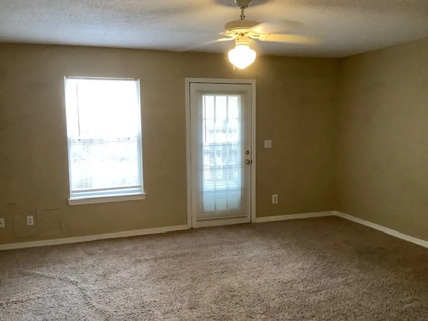 Spacious 2 Bedroom Townhouse in Mary Esther! — Photo 4