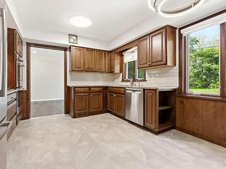 2056 Laurel Hill Dr — Photo 13
