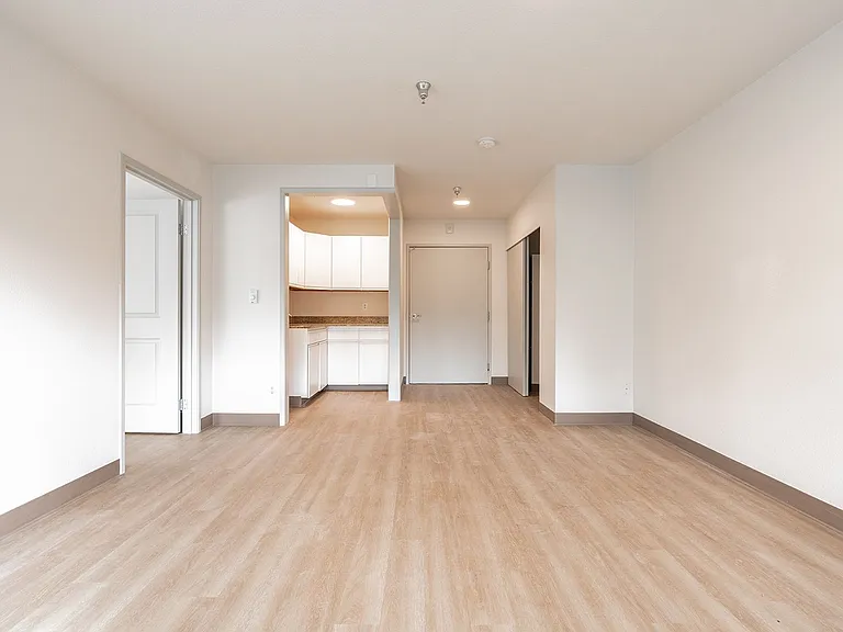 Crossroads Garden Apartments — Photo 105