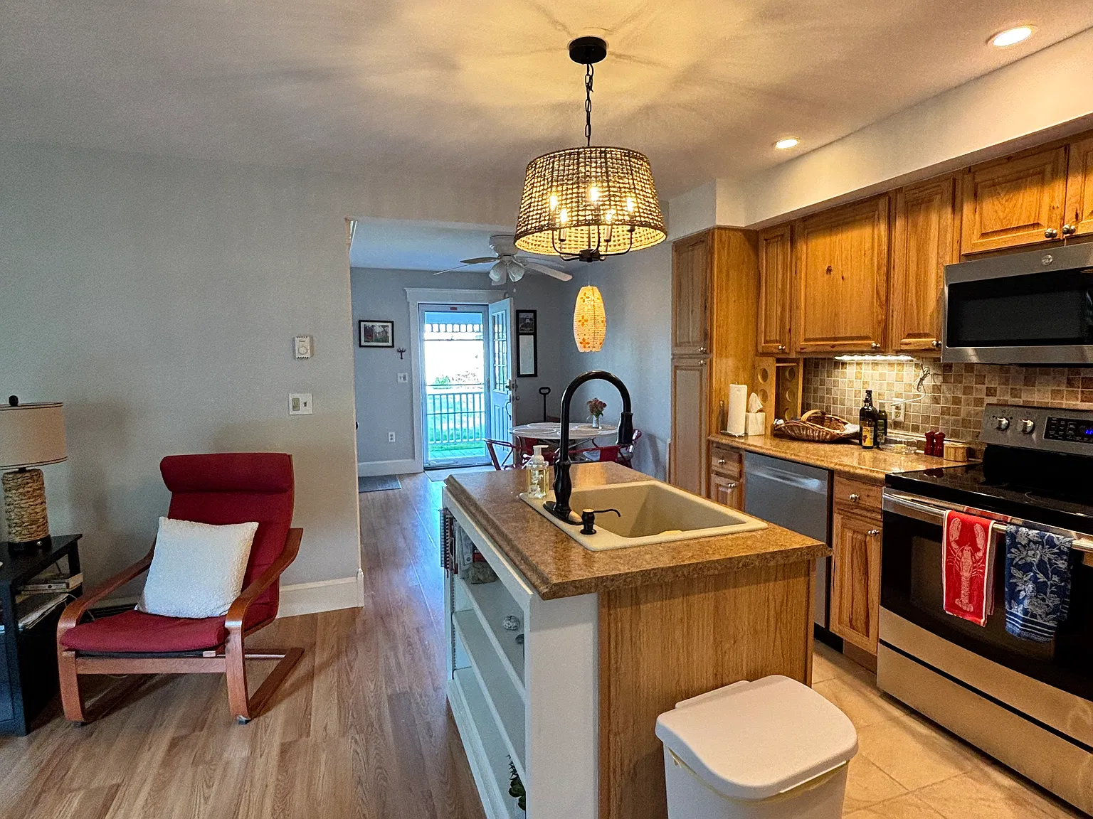 2 bed, 885 sqft, $2,000 — Photo 4